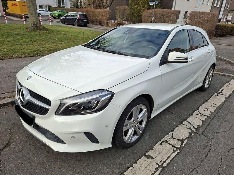 Gebraucht Mercedes A200 136 PS (100 kW) 2016 Weiß Limousine