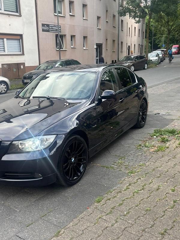 Blau Gebraucht 2006 BMW 325 Limousine | 2.800 € (Guter Preis) - Bild 1/4