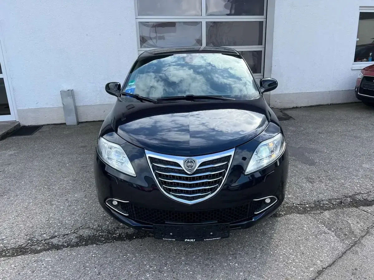 Second-hand Lancia Ypsilon Gold 69 CP (50 kW) 2011 Colore esterno (blu ( vr531/b Hatchback