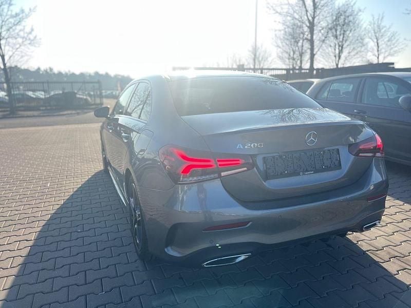 Grau Gebraucht 2022 Mercedes A200 AMG line Limousine | 18.499 € (Superpreis) - Bild 1/4