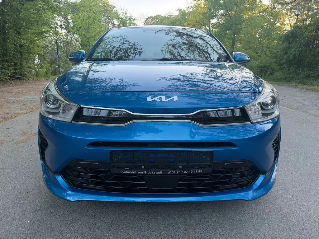 Używany Kia Rio Vision 84 KM (61 kW) 2022 Niebieski Sedan/Limuzyna