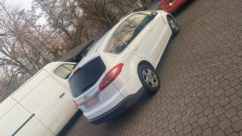 Gebraucht Ford S-MAX S 140 PS (102 kW) 2013 Weiß Van / Kleinbus