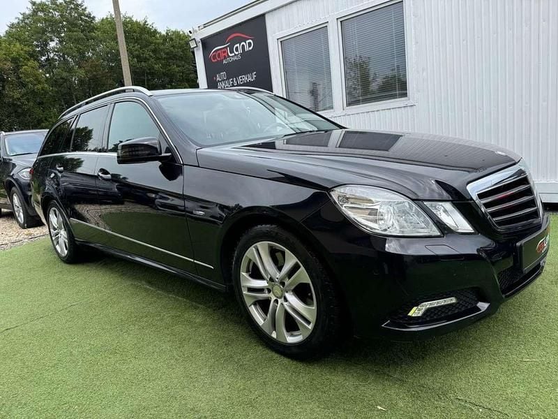 Schwarz Gebraucht 2010 Mercedes E250 Kombi | 10.990 € (Fairer Preis) - Bild 1/4