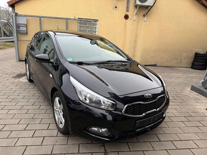 Gebraucht Kia Ceed 99 PS (72 kW) 2013 Schwarz Kleinwagen