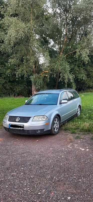 Silber Gebraucht 2001 VW Passat Kombi | 2.400 € (Fairer Preis) - Bild 1/4