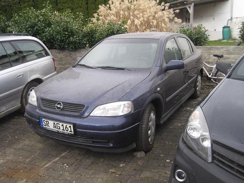 Gebraucht Opel Astra 101 PS (74 kW) 2000 Blau Limousine