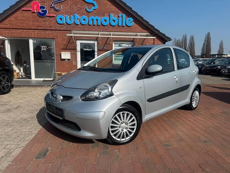 Gebraucht Toyota Aygo 68 PS (50 kW) 2007 Silber Kleinwagen
