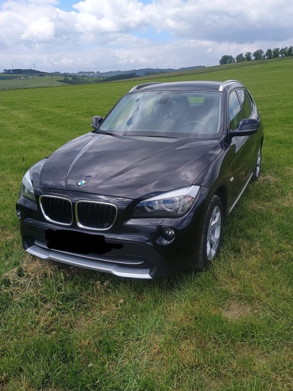 Schwarz Gebraucht 2011 BMW X1 SUV | 8.600 € (Fairer Preis) - Bild 1/4