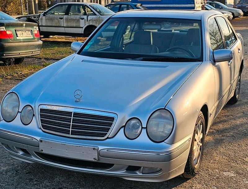 Gebraucht Mercedes E200 165 PS (121 kW) 2000 Grau Limousine