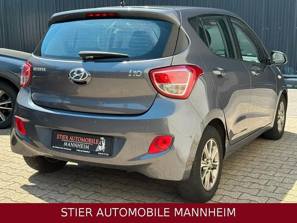 Gebraucht Hyundai i10 Edition 67 PS (49 kW) 2015 Grau Kleinwagen