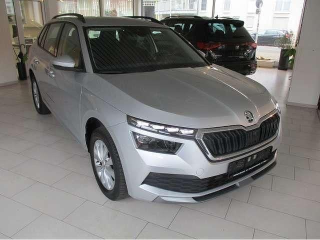 Brilliantsilber metallic Gebraucht 2022 Skoda Kamiq Ambition SUV | 20.990 € (Superpreis) - Bild 1/4