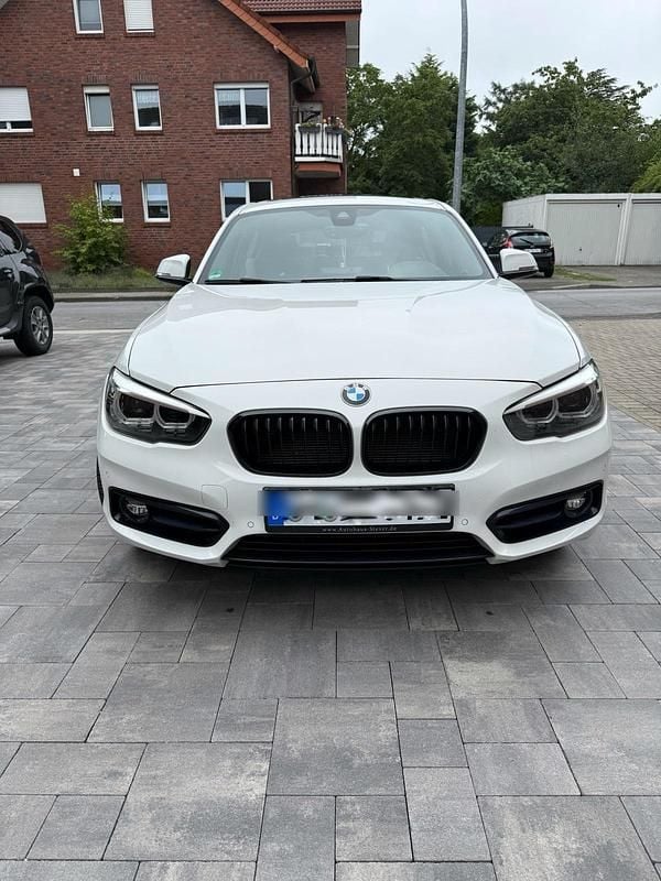Weiß Gebraucht 2017 BMW 116 Sport Line Kleinwagen | 16.500 € (Teuer) - Bild 1/4