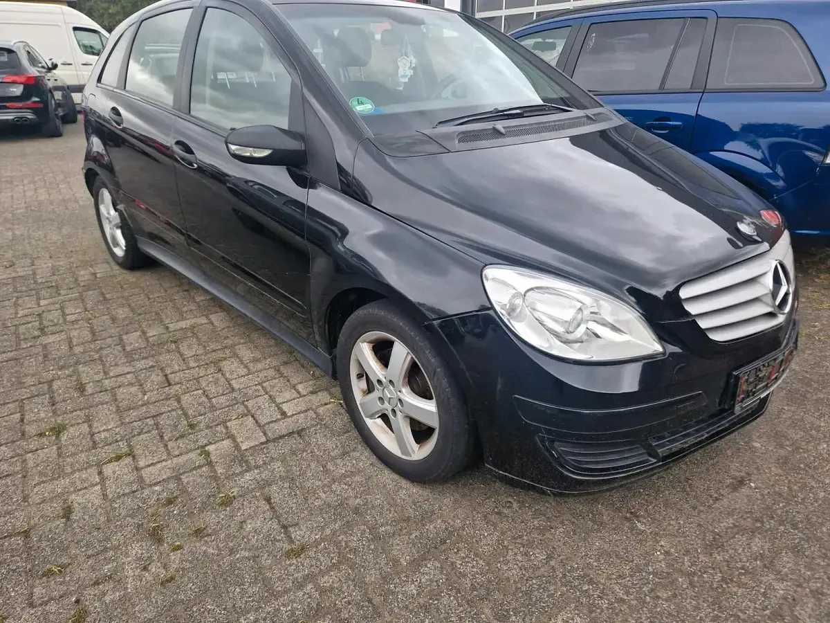 Gebraucht Mercedes B180 109 PS (80 kW) 2008 Schwarz Van / Kleinbus