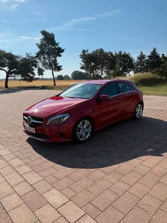 Gebraucht Mercedes A220 184 PS (135 kW) 2016 Rot Kleinwagen