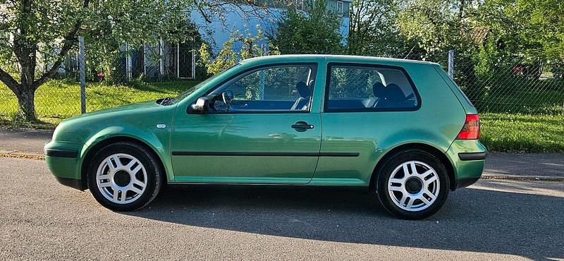 Second-hand VW Golf 75 CP (55 kW) 2001 Verde Coupe