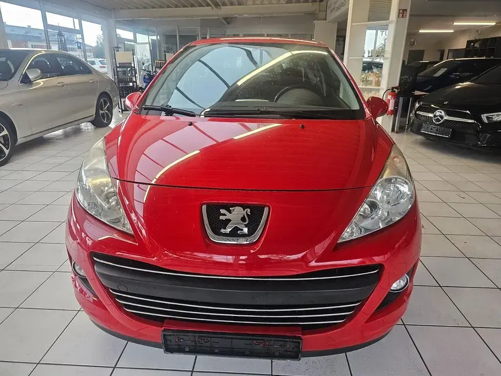 Gebraucht Peugeot 207 Tendance 73 PS (53 kW) 2011 Rot Kleinwagen