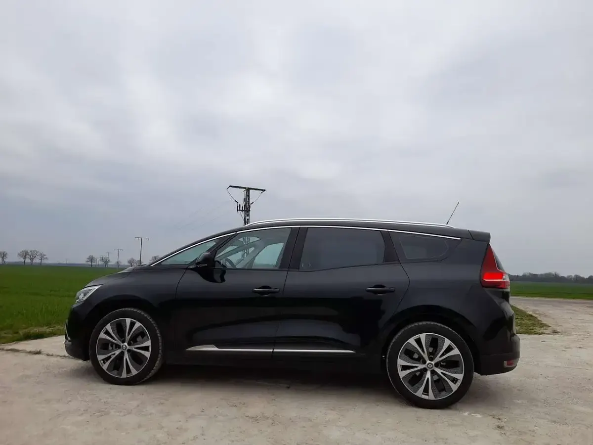 Gebraucht Renault Grand Scénic IV Intens 132 PS (97 kW) 2017 Schwarz Van / Kleinbus
