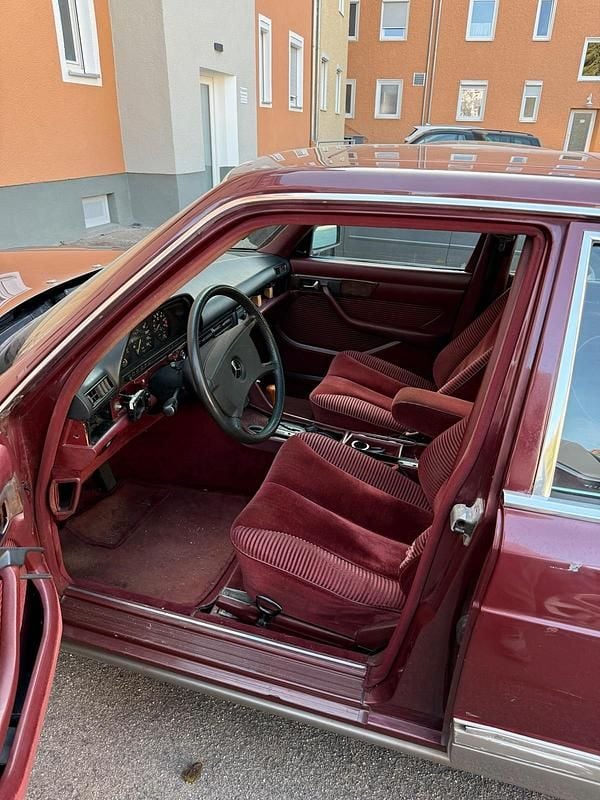 Second-hand Mercedes E300 188 CP (138 kW) 1988 Roșu Berlinǎ