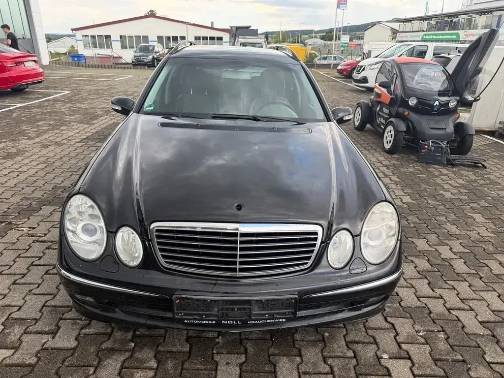 Gebraucht Mercedes E220 Avantgarde 150 PS (110 kW) 2005 Schwarz Limousine