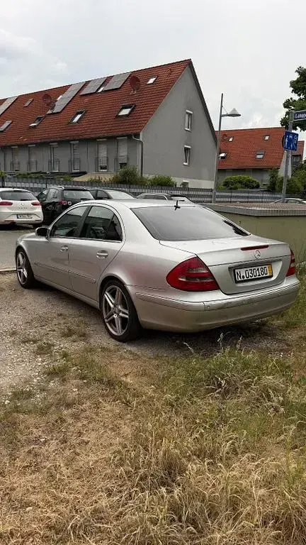 Gebraucht Mercedes E220 Elegance 150 PS (110 kW) 2003 Silber Limousine