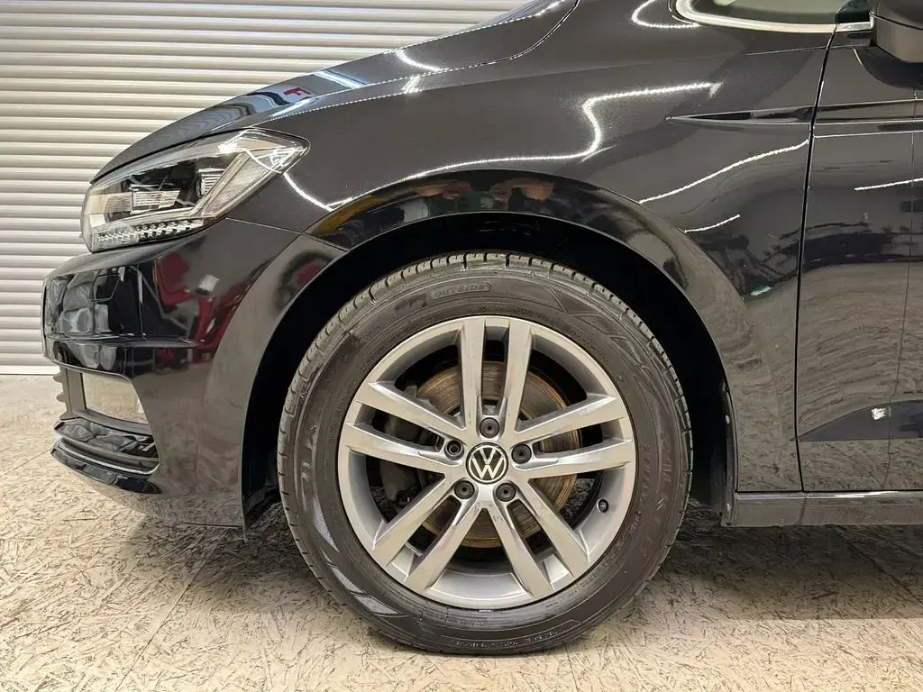 Gebraucht VW Touran Highline 150 PS (110 kW) 2022 Schwarz Van / Kleinbus