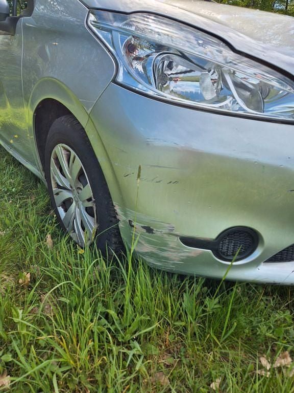 Gebraucht Peugeot 208 Active 68 PS (50 kW) 2013 Grau Kleinwagen