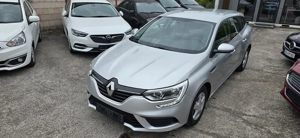 Gebraucht Renault Mégane Life 101 PS (74 kW) 2017 Silber Limousine