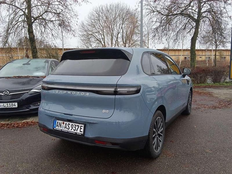 Neu Leapmotor B10 160 kW (218 PS) 2025 Starry night blue SUV