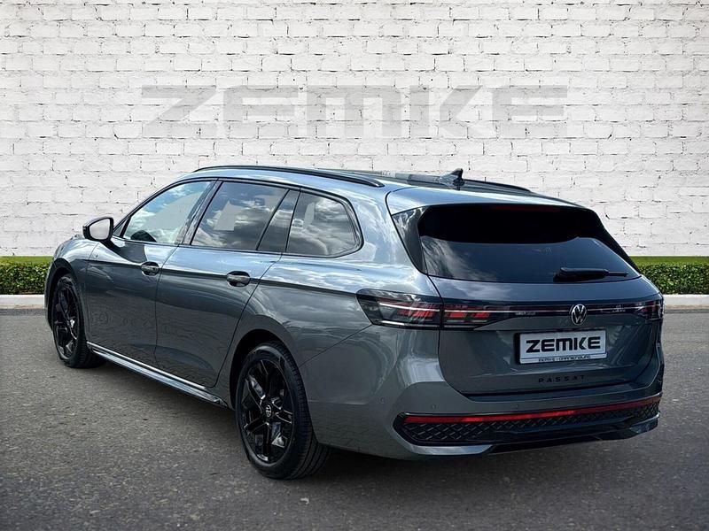 Gebraucht VW Passat R-line 150 PS (110 kW) 2025 Grau Kombi