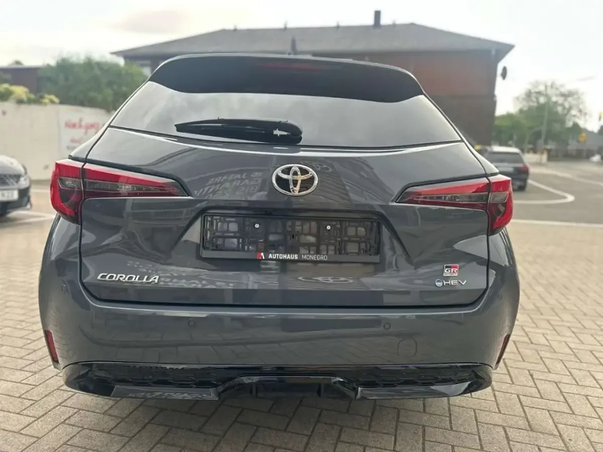 Neu Toyota Corolla Sport 179 PS (131 kW) 2026 Ash grey metallic / black Kombi