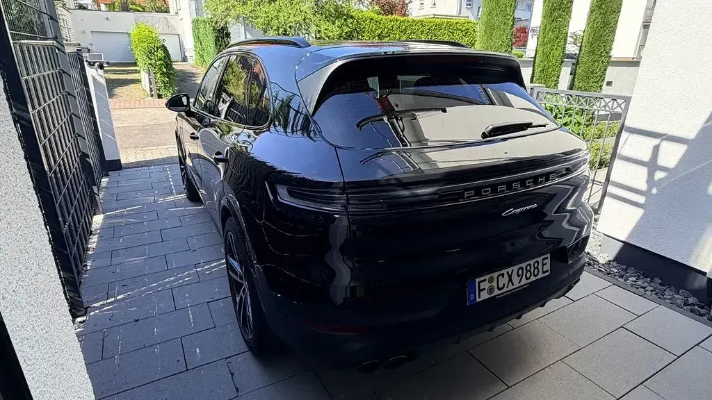 Gebraucht Porsche Cayenne E-Hybrid 470 PS (345 kW) 2024 Schwarz SUV