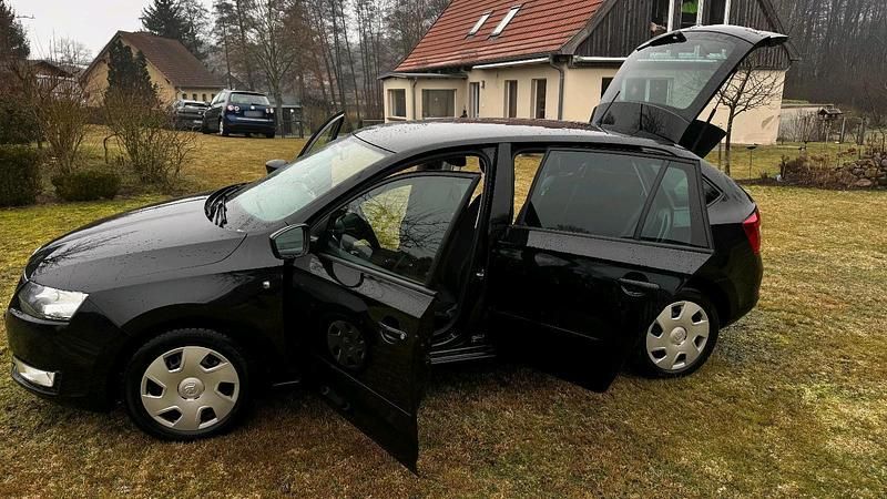 Usata Skoda Rapid Active 86 CV (63 kW) 2014 Nero Utilitaria