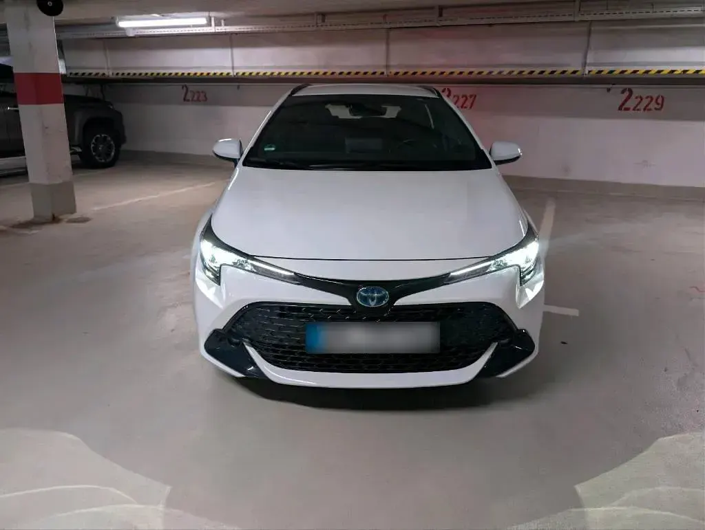 Gebraucht Toyota Corolla 140 PS (102 kW) 2025 Weiß Kombi