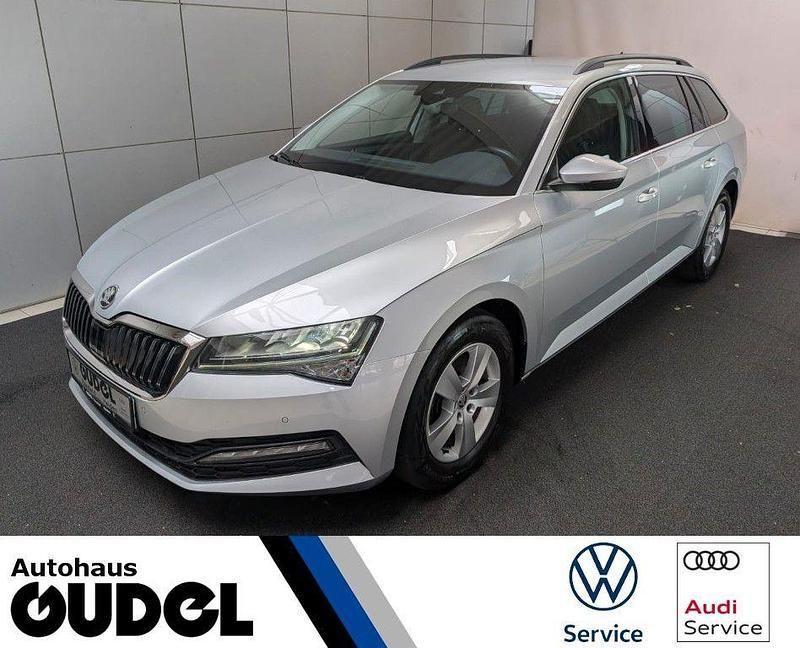 Stribrna brilliant/ brilliants Gebraucht 2022 Skoda Superb Ambition Kombi | 24.640 € (Fairer Preis) - Bild 1/4