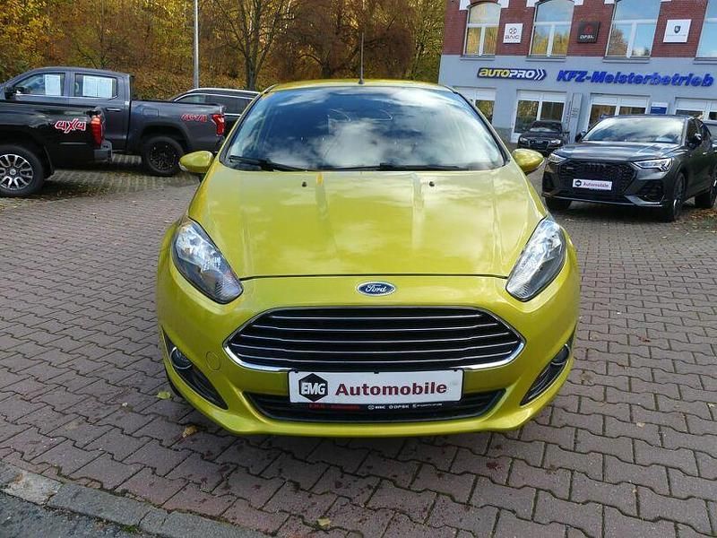 Gebraucht Ford Fiesta 101 PS (74 kW) 2013 Gelb Limousine