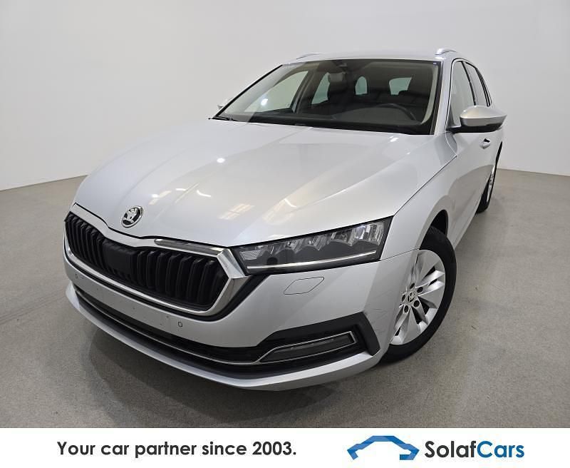 Silber Gebraucht 2021 Skoda Octavia Clever Kombi | 11.495 € (Superpreis) - Bild 1/4