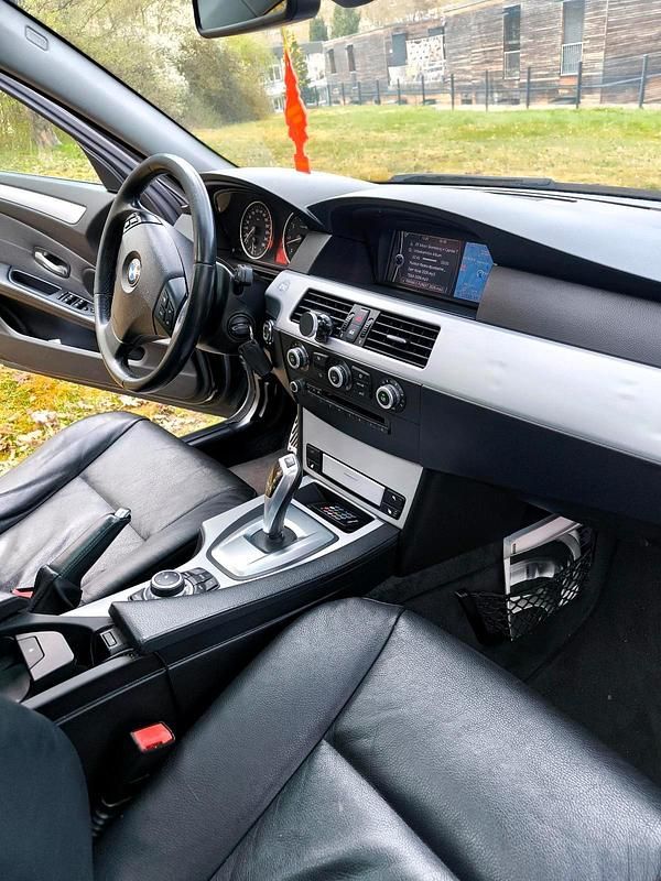 Gebraucht BMW 523 190 PS (139 kW) 2009 Schwarz Limousine