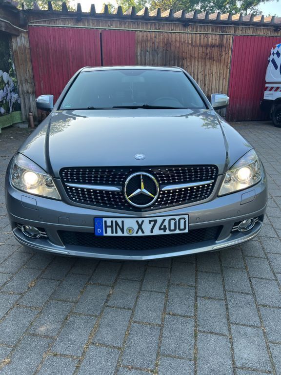 Grau Gebraucht 2008 Mercedes C280 Avantgarde Limousine | 10.400 € (Fairer Preis) - Bild 1/4