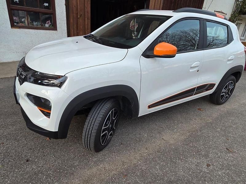 Gebraucht Dacia Spring Comfort Plus 33 kW (45 PS) 2022 Weiß Kleinwagen