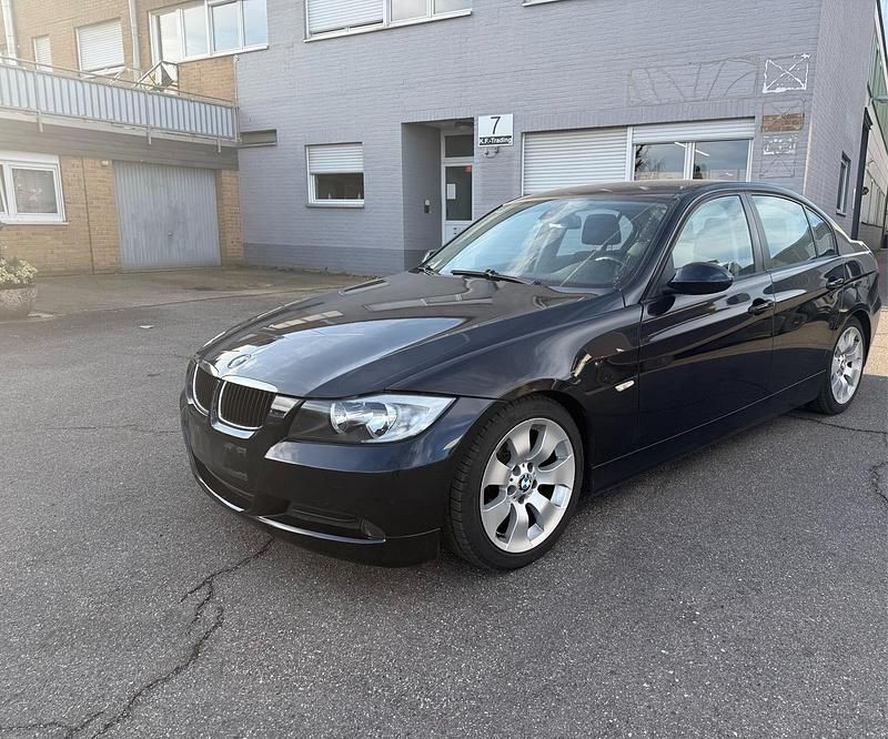 Blau Gebraucht 2008 BMW 318 Limousine | 2.499 € (Superpreis) - Bild 1/4