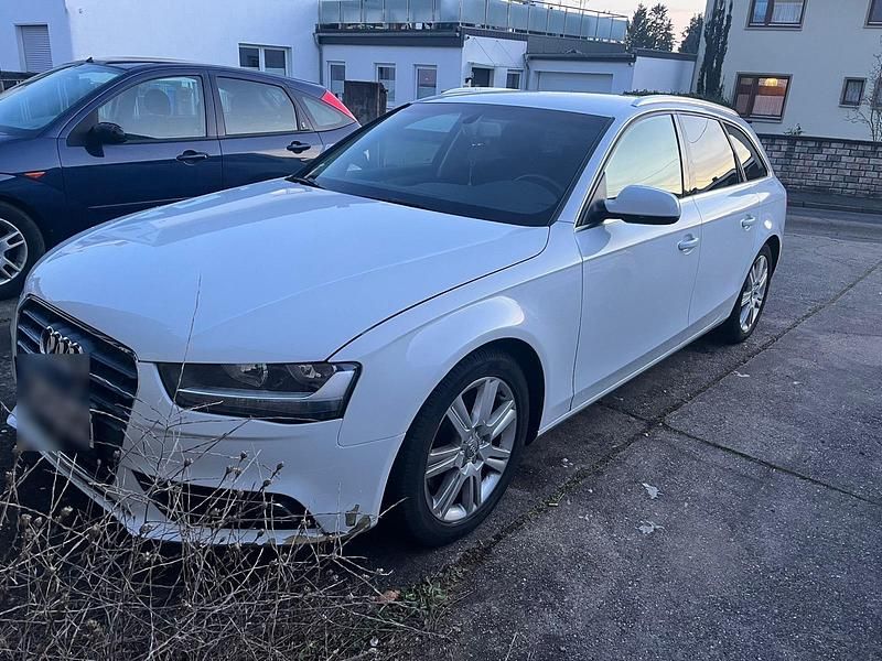 Weiß Gebraucht 2012 Audi A4 Kombi | 8.500 € (Fairer Preis) - Bild 1/4