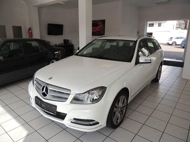 Gebraucht Mercedes C180 156 PS (114 kW) 2014 Weiß Kombi