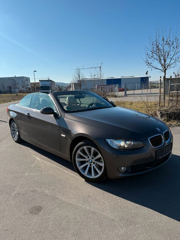 Braun Gebraucht 2010 BMW 320 Cabriolet Cabrio | 9.990 € (Fairer Preis) - Bild 1/4