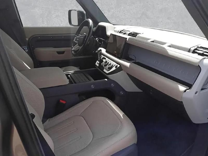 Gebraucht Land Rover Defender 249 PS (183 kW) 2021 Silicon silver SUV