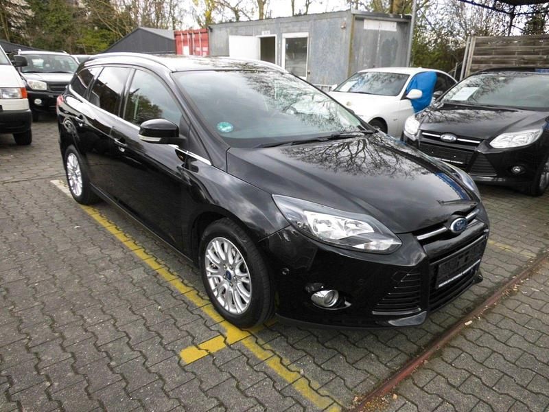 Gebraucht Ford Focus Titanium 125 PS (91 kW) 2011 Schwarz Kombi