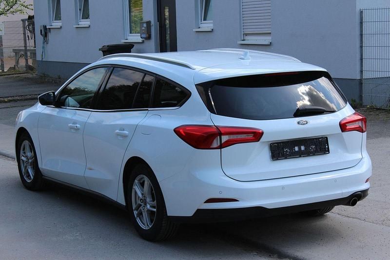 Używany Ford Focus Cool & Connect 150 KM (110 kW) 2019 Biały Kombi