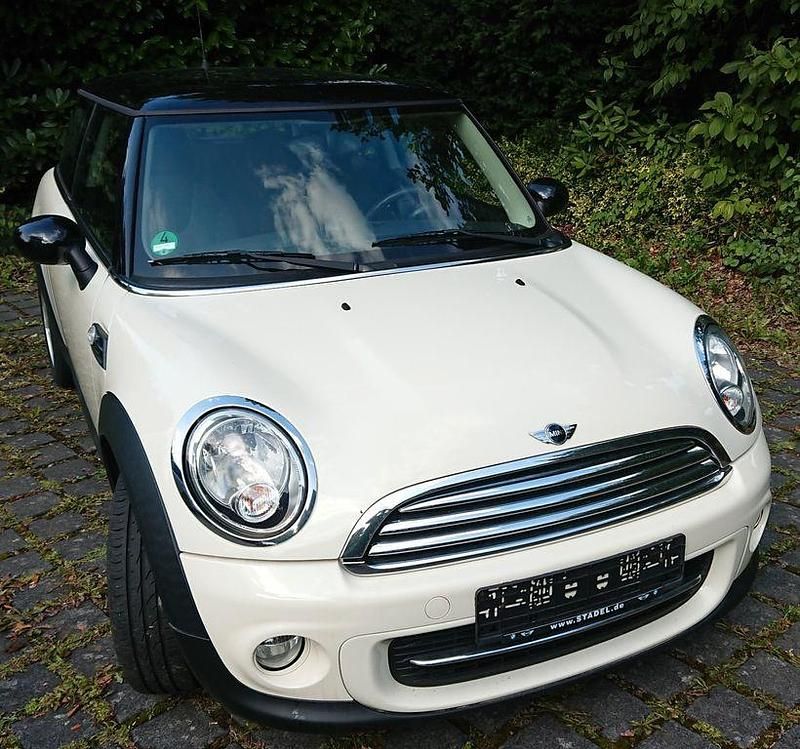 Weiß Gebraucht 2011 Mini Cooper Kleinwagen | 7.990 € (Fairer Preis) - Bild 1/4