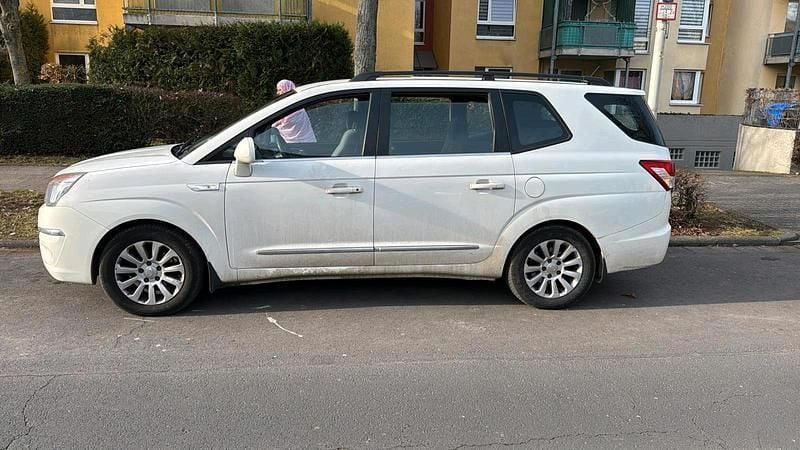 Gebraucht Ssangyong (KGM) Rodius 178 PS (130 kW) 2015 Weiß Van / Kleinbus