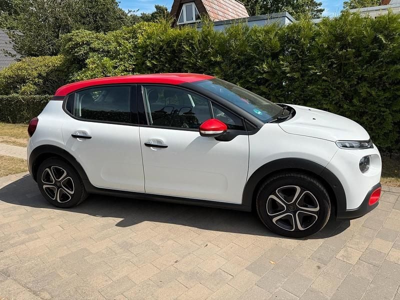 Weiß Gebraucht 2018 Citroën C3 Shine Kleinwagen | 5.900 € (Superpreis) - Bild 1/4