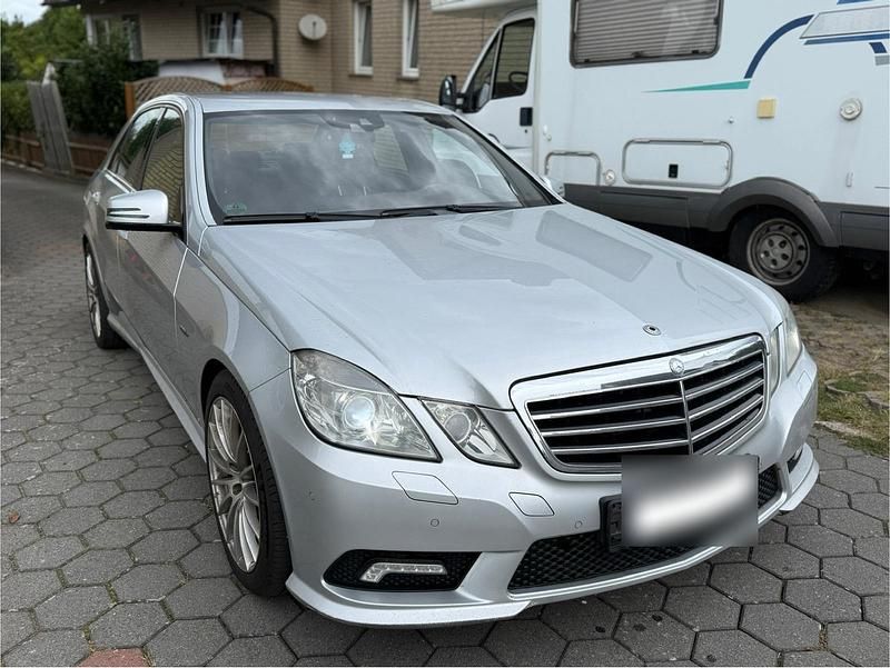 Silber Gebraucht 2009 Mercedes E350 AMG line Limousine | 6.800 € (Superpreis) - Bild 1/4